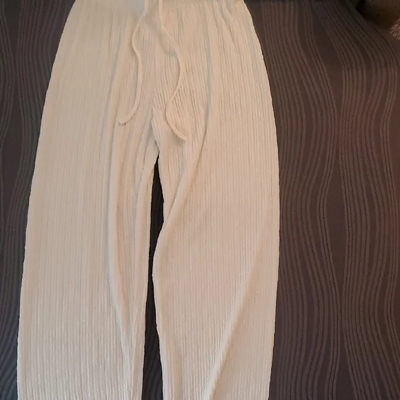 White Textured Wide-Leg Pants - Picture 2 of 12